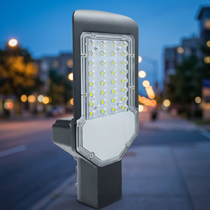 Lampadaire LED 36W à haut lumen, lampe de sécurité extérieure avec lentille optique intégrée pour l'éclairage des zones industrielles - Product Image 1