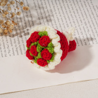 Buket Bunga Mini Rajutan Crochet dari Benang Mawar Buatan Tangan Hadiah Hari Valentine Hari Guru Model Bunga di Tangan