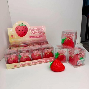 Bestseller transfrontalier créatif, prêt à expédier : Jouet anti-stress en caoutchouc souple en forme de fraise, réaliste et à récupération lente - Product Image 3