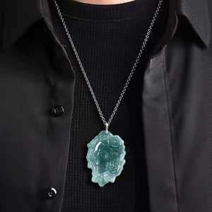 Pendentif crâne en jadéite bleu eau naturelle de qualité A, serti d'argent S925 de qualité glace avec jade, design hip-hop sombre unique - Product Image 1