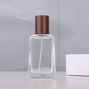 Flaconi Spray in Vetro Trasparente da 20ML 35ML 50ML per Profumo, Bottiglie Vuote Quadrate con Tappo in Legno di Noce o Faggio - Product Image 5