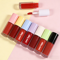 Rouges à lèvres liquides mats personnalisables avec logo, tubes de gloss vides, gloss vegan longue tenue et waterproof pour marques de distributeurs.