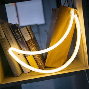 USB Alimentato A Batteria a forma di luna striscia flessibile su misura ha portato al neon segno della luce