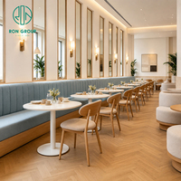 Banquette rembourrée en tissu Ron Group, table carrée en marbre, chaise en bois personnalisée, mobilier commercial pour restaurant