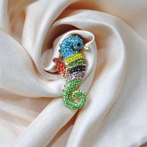 Sevimli renkli kristal deniz atı broş Rhinestone takı altın Metal hayvan yaka <span class=keywords><strong>Pin</strong></span> giyim dekorasyon broş için - Product Image 5