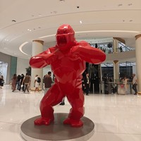 Statue géante en résine de gorille rouge, sculpture du personnage King Kong pour la décoration commerciale intérieure et extérieure