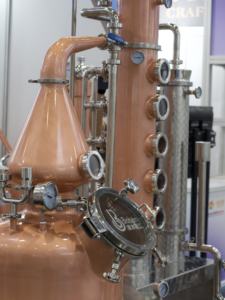 Équipement de distillation multifonction Boben 1000L à capacité personnalisable, alambic en cuivre <span class=keywords><strong>rouge</strong></span> pour la <span class=keywords><strong>vodka</strong></span>, distillateur d'alcool, fonctionnement facile - Product Image 6