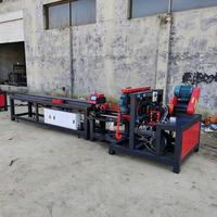Machine horizontale multi-couches pour la pose de pieds de palettes en bois, avec fonctions de clouage et de découpe