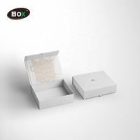 Coffret Cadeau Personnalisé pour Nouveau-né, Forme Rectangulaire, Recyclable, avec Dorure à Chaud, Lamination Mate et Gaufrage, Boîte Cadeau d'Anniversaire pour Chaussettes