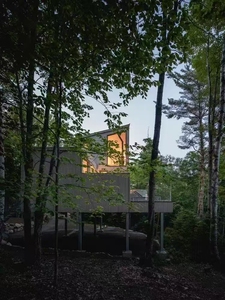 Casa de madera de bosque moderna personalizable de varios pisos con gran iluminación para casa de familia y Retiro artístico curativo de vida propia - Product Image 4