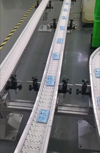 Gebogen Roestvrijstalen Flexibele Kettingtransporteur Met Instelbare Snelheid En Duurzaam Ontwerp Voor De Dagelijkse Chemische Industrie Van Levensmiddelen - Product Image 2