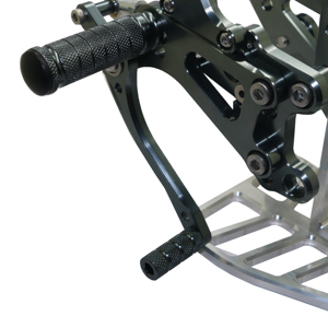 Có thể điều chỉnh phía sau Bộ CNC nhôm footrests xe máy hệ thống cơ thể chân chốt cho CBR600RR 2003-2006 mô hình - Product Image 6