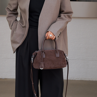 Produits en gros 2025 Tendance Sac à main pour femme en daim de vache, style bandoulière et porté travers, effet givré, pour les trajets quotidiens, pour les marchés en ligne chinois