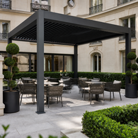 Pergola motorisée en aluminium Jiake avec toit à lames orientables pour projets d'aménagement de terrasses, jardins et espaces de réception dans les hôtels