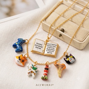 Abalorios pintados con diseño de cuentos de cuentas de hadas |   Colgantes de Animales y Hongos Esmaltados a Mano: Caballo, Gato, Zorro |   Latón Chapado en Oro de 18K para la Fabricación de Joyas - Product Image 6