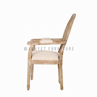 Accoudoir de chaise Louis en bois vintage en rotin à la chaux française