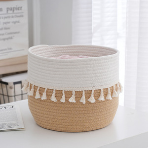 Panier de rangement en corde de coton tissé à la main, rond, jaune et blanc, grande capacité, organisateur de vêtements avec pompons pour la maison - Product Image 2