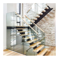 Marches d'escalier modernes en acier et bois massif avec garde-corps en verre pour villa, appartement, hall, usage intérieur et extérieur