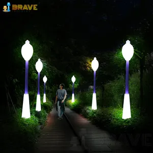 Palo bianco di traffico impermeabile ad alta luminosità tutto in un lampione solare a led ip65 lampada solare da giardino