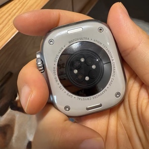 นาฬิกาอัจฉริยะ Watch Ultra รุ่นที่ 1 ขนาด 49 มม. ระดับพรีเมียม หน้าจอ OLED พร้อม GPS สำหรับกิจกรรมกลางแจ้ง ติดตามสุขภาพและการออกกำลังกาย - Product Image 3