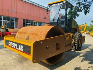 Rouleau vibratoire monocylindre CAT CS683E avec moteur et pompe - Nouveauté - Product Image 3