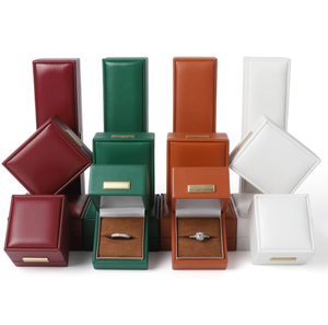 Caja de Anillos de Cuero PU de Lujo, con Logotipo Personalizado, para Anillos de Compromiso y Boda, Caja de Regalo para Joyería, en Varios Colores - Product Image 1