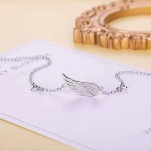 Nouveauté Bracelet en argent sterling 925 avec petit cœur d'amour et ailes, non décolorant, luxe léger pour petite amie, vente en gros d'usine - Product Image 1