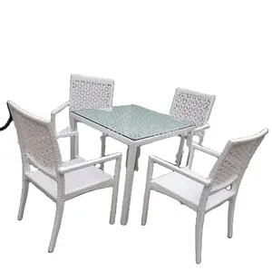 Waarde Stad Moderne Witte Rotan Rieten Outdoor Tuinmeubelen Set 5 Stuks Tafel En Stoelen