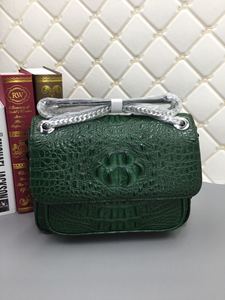 Sac à main vintage de luxe en crocodile pour femme - Magnifique sac fourre-tout en cuir verni vert avec bandoulière chaîne, sac de soirée rétro - Product Image 2