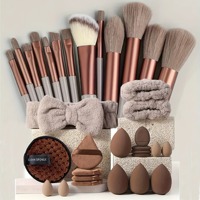 Éponge de maquillage en forme de gourde, en fibres synthétiques sans latex, pour poudre libre, avec découpe en forme de goutte d'eau et biseau.