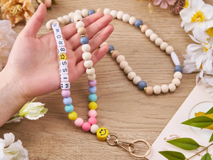 Lanière personnalisée avec perles, lanière à lettres en acrylique, motif léopard, porte-clés en perles de bois - Product Image 4