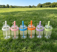 Mignonne tasse à café transparente en plastique pour l'extérieur avec couvercle et paille, mug de voyage portable pour cadeaux