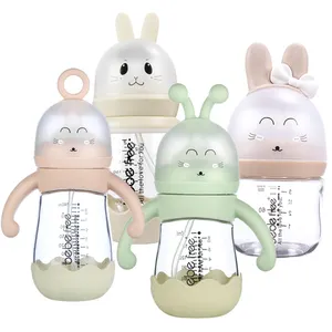 2024 नई कस्टम क्यूट सेफ बीपीए फ्री लीकप्रूफ बोरोसिलिकेट ग्लास सिलिकॉन स्लीव हैंडल के साथ नवजात शिशु को दूध पिलाने वाली बोतल