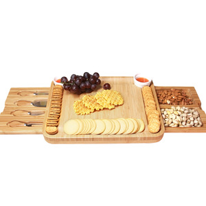 Tabla de Quesos de Bambú con Juego de Cuchillos, 4 Piezas, Tabla de Cortar de Madera para Servir y Uso en la Cocina - Product Image 3