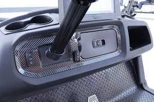 Voiturette de golf blanche longue portée pour 4 passagers avec sièges confortables et port de charge USB pour complexe hôtelier, hôtel et communauté - Product Image 4