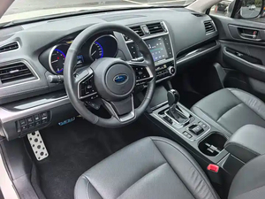 Excellent rapport qualité-prix, Subaru <span class=keywords><strong>Outback</strong></span> 2.5i Sport <span class=keywords><strong>2018</strong></span> d'occasion, navigation, transmission intégrale, équipée de navigation, Carfax propre - Product Image 4