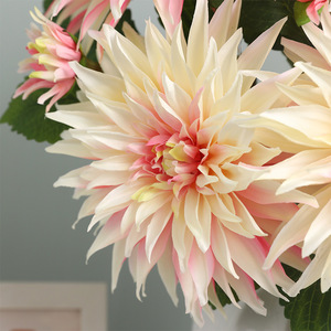 Flores de seda artificiales Ruilisi, dalias y crisantemos blancos y amarillo claro para decoración de bodas y hogar. - Product Image 4