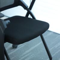 Chaise de formation moderne avec tablette d'écriture intégrée, design empilable, système de tablette rotative à 360°, dossier en maille, roulettes silencieuses