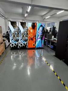 จอแสดงผล LED สำหรับใช้งานภายในอาคาร GOB รับประกัน 5 ปี จอแสดงผลดิจิทัลแบบต่อประกอบได้ มองเห็นได้ชัดเจนแม้กลางแจ้ง ความสว่างสูง 800 หน้าจอแบบตั้งพื้น - Product Image 4