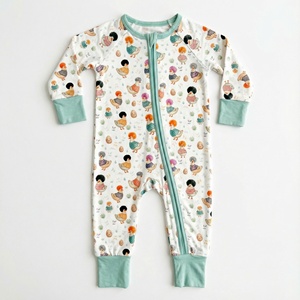 Tutina in Cotone con Stampa Animalier per Neonati Unisex, Body a Maniche Lunghe Personalizzabile con Cerniera Nascosta YKK e Logo Personalizzato - Product Image 1