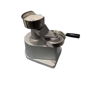 Presse à hamburgers manuelle en acier inoxydable pour la préparation de galettes de viande dans les hôtels et les restaurants - Product Image 1