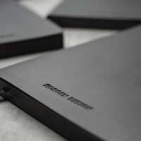 Coffret cadeau de stylo pour carnet A4 en relief avec logo personnalisé 100 feuilles imprimées Couverture intérieure rigide en cuir pour agenda en spirale Papier offset en PVC