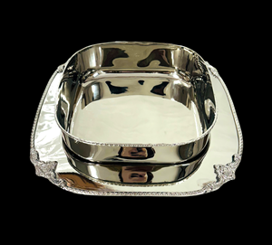 Assiette de présentation ronde en argent avec motif gravé et perles roses, design classique fait main pour les occasions de mariage - Product Image 4