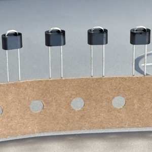 <span class=keywords><strong>SMD</strong></span> Ferrite <span class=keywords><strong>chip</strong></span> hạt EMI lọc cao hiện tại Điện dẫn từ tính thành phần RF ức chế tiếng ồn - Product Image 4