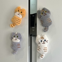 Vente en gros usine Mini poupée en peluche magnétique de 10 cm, Chat de dessin animé, Jouet de voiture magnétique, Jouets en peluche rembourrés, Aimants de réfrigérateur