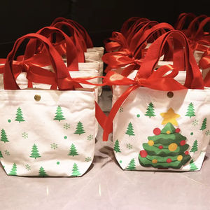 Sacs en toile personnalisés du Père Noël pour Noël, idéaux pour l'emballage de bonbons, les cadeaux et les souvenirs - Product Image 3