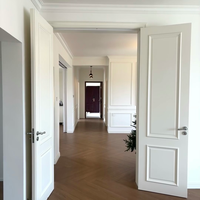 Porte double de luxe haut de gamme de style français, conception personnalisée, panneaux blancs, quincaillerie argentée élégante, pour l'intérieur de la maison