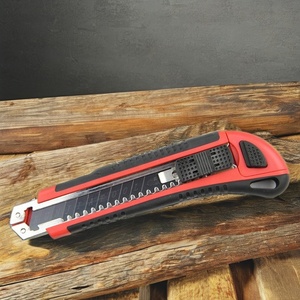 Couteau utilitaire de 18 mm avec manche en TPR et ABS pour bricolage, OEM personnalisable - Product Image 2