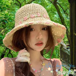 หมวกชาวประมงฟางลายดอกไม้สำหรับผู้หญิง ปีกกว้าง ป้องกันแสงแดด พับเก็บได้ หมวกสำหรับวันหยุดฤดูร้อน - Product Image 1
