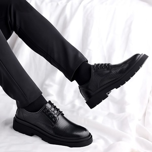Scarpe da <span class=keywords><strong>Uomo</strong></span> in Vera Pelle Estive Traspiranti con Lacci Stile Britannico Punta Larga Casual Nere Formali per Matrimonio - Product Image 4